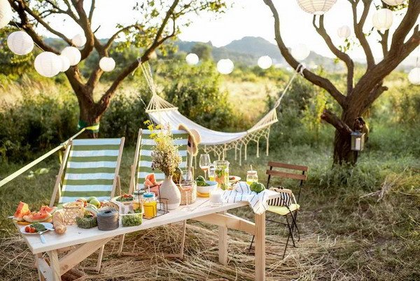 barn decorations outdoor        
        <figure class=